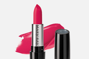 O batom Gel Semi-matte Mary Kay hidrata os lábios